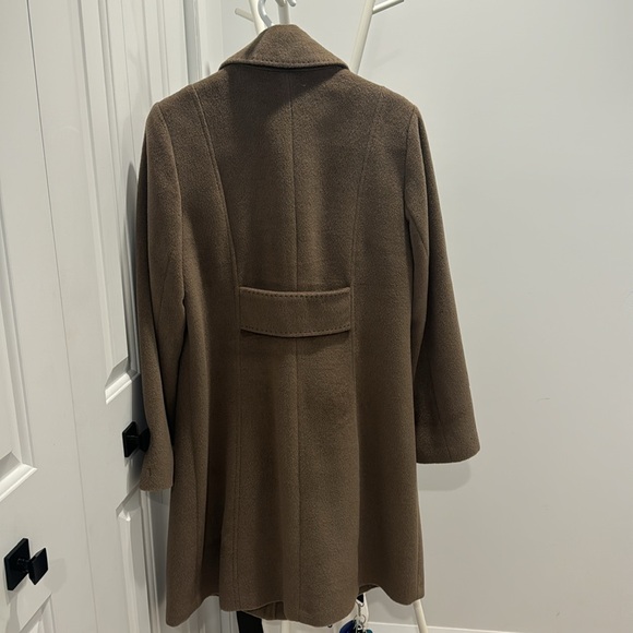 Jones New York long coat for winter. casual chic - Picture 2 of 3